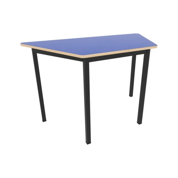 MESA TRAPEZOIDAL CON CUBIERTA DE TRIPLAY CON LAMINADO PLASTICO 120X60X75 CM